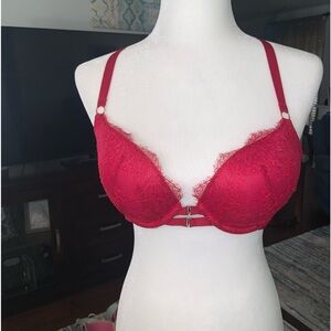 NWOT Victoria’s Secret Red Strappy Bra in 36C